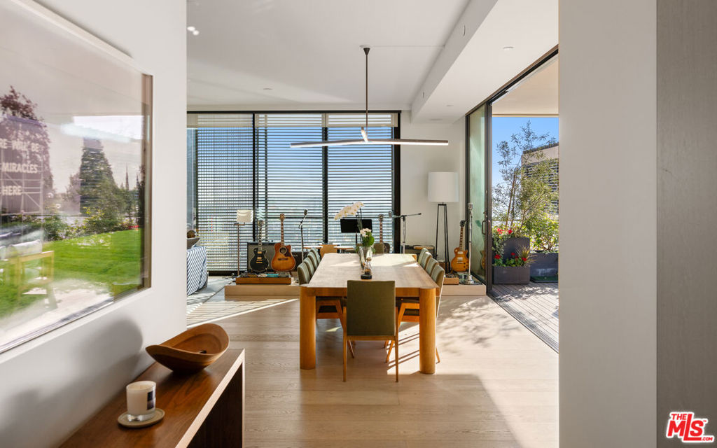 9040 W Sunset Boulevard 1004