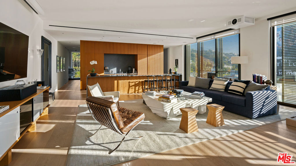 9040 W Sunset Boulevard 1004