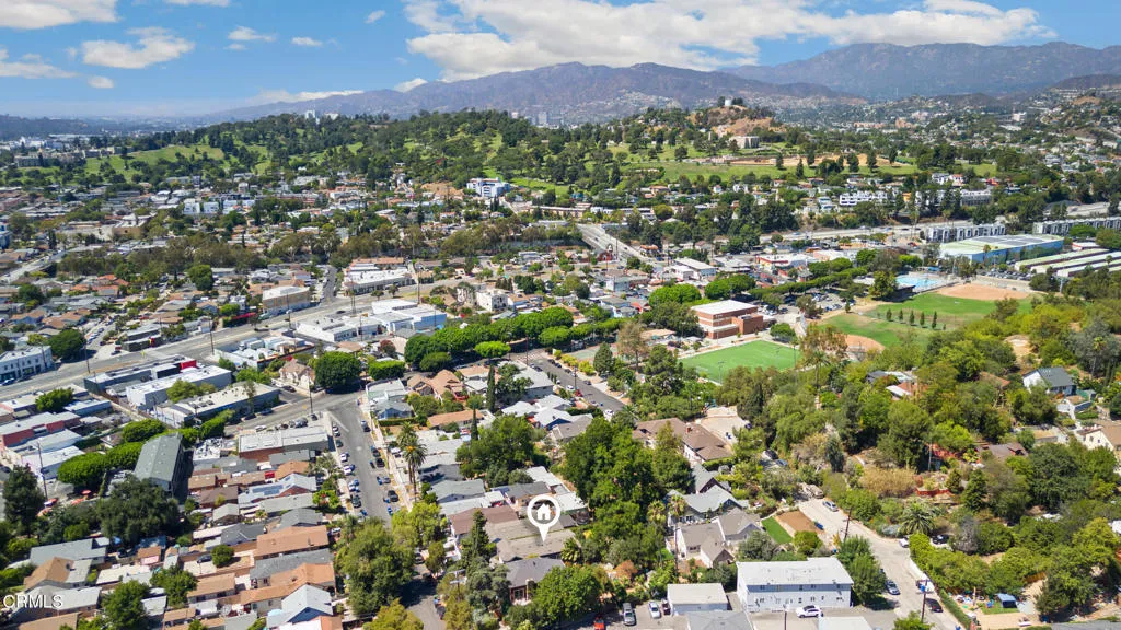 Los Angeles, California 90065, United States, 3 Bedrooms Bedrooms, ,2 BathroomsBathrooms,Residential,Active,196564