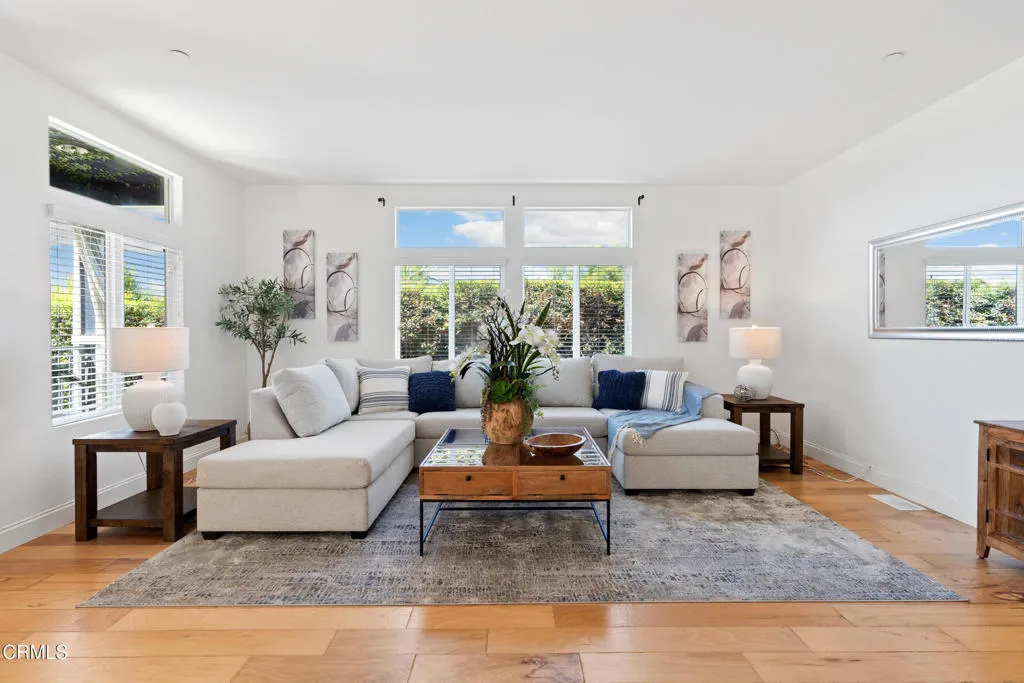 Los Angeles, California 90065, United States, 3 Bedrooms Bedrooms, ,2 BathroomsBathrooms,Residential,Active,196564