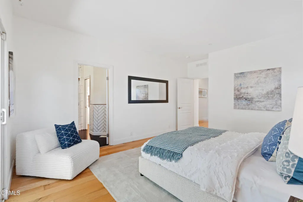 Los Angeles, California 90065, United States, 3 Bedrooms Bedrooms, ,2 BathroomsBathrooms,Residential,Active,196564