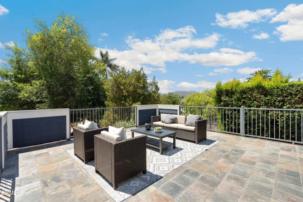 Los Angeles, California 90065, United States, 3 Bedrooms Bedrooms, ,2 BathroomsBathrooms,Residential,Active,196564