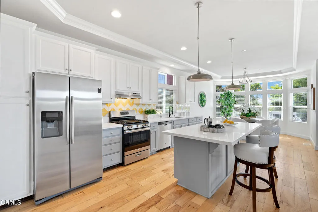 Los Angeles, California 90065, United States, 3 Bedrooms Bedrooms, ,2 BathroomsBathrooms,Residential,Active,196564