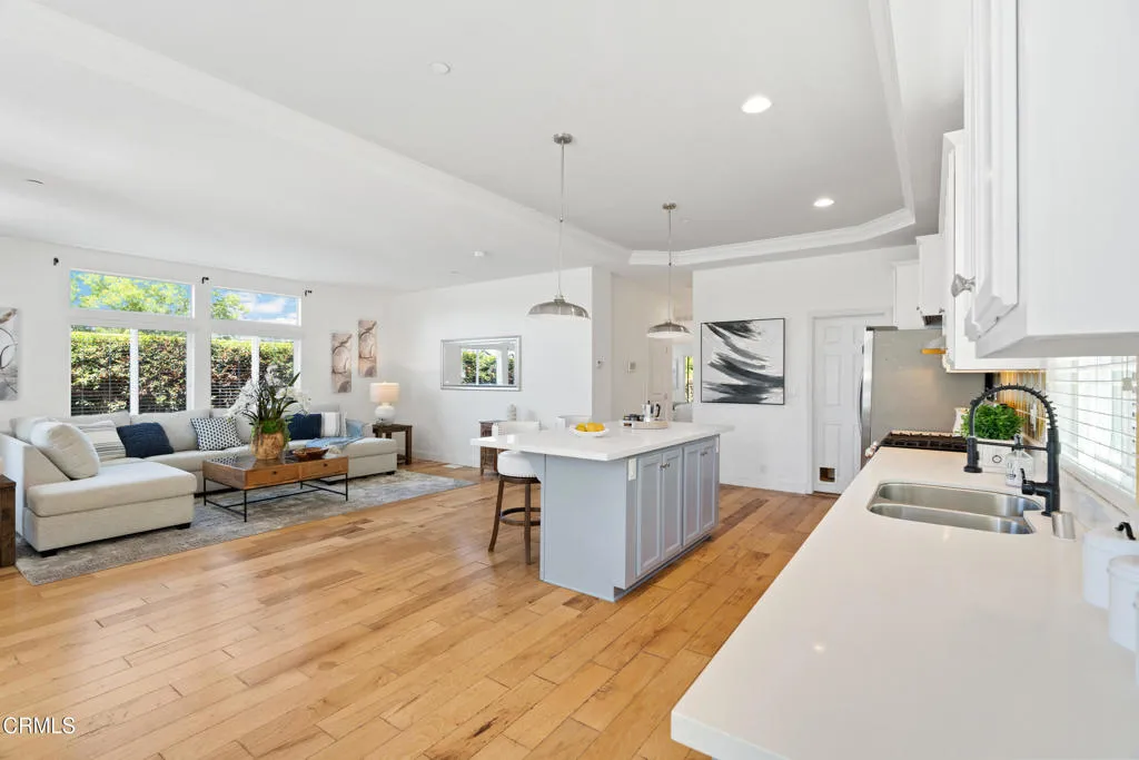 Los Angeles, California 90065, United States, 3 Bedrooms Bedrooms, ,2 BathroomsBathrooms,Residential,Active,196564