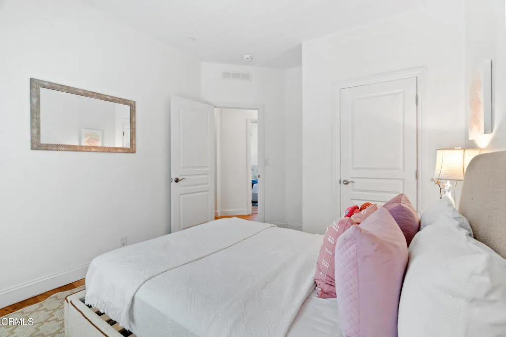 Los Angeles, California 90065, United States, 3 Bedrooms Bedrooms, ,2 BathroomsBathrooms,Residential,Active,196564