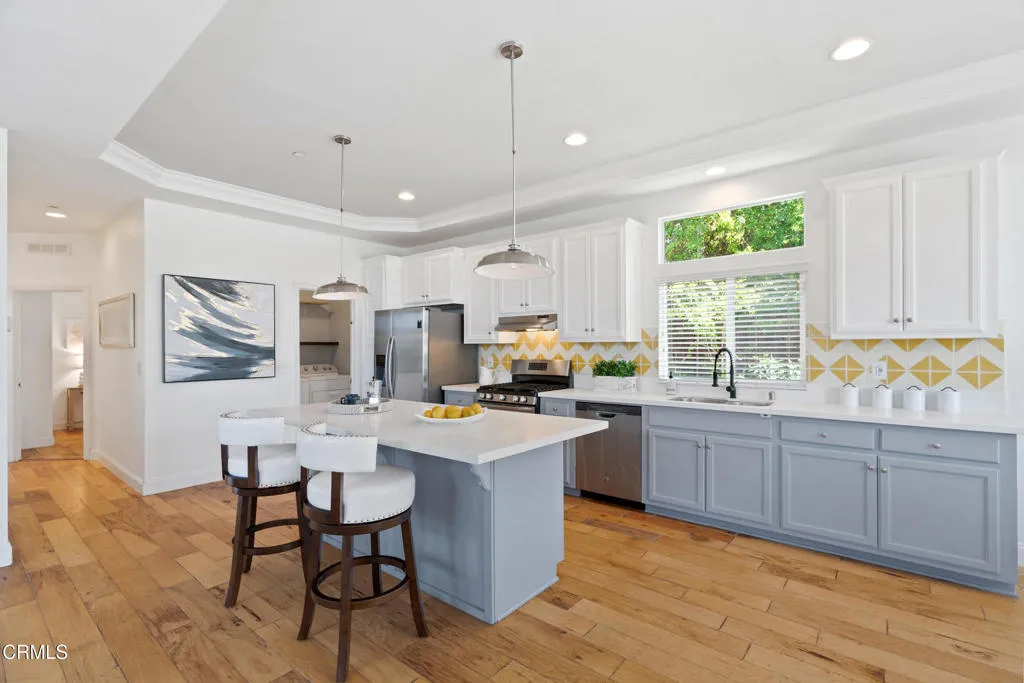 Los Angeles, California 90065, United States, 3 Bedrooms Bedrooms, ,2 BathroomsBathrooms,Residential,Active,196564