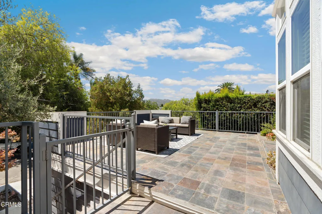 Los Angeles, California 90065, United States, 3 Bedrooms Bedrooms, ,2 BathroomsBathrooms,Residential,Active,196564