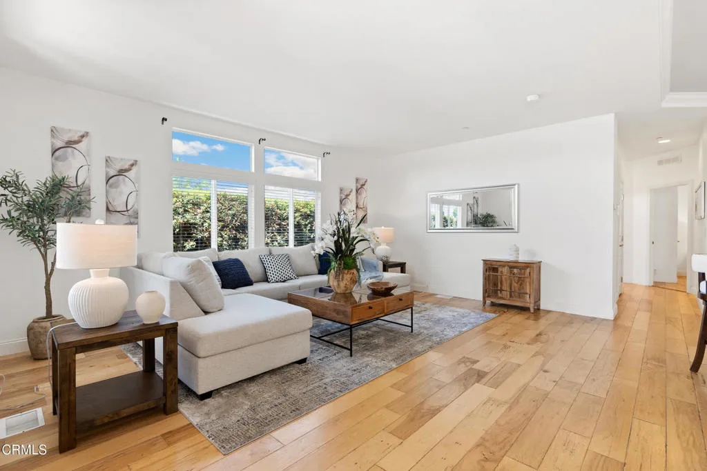 Los Angeles, California 90065, United States, 3 Bedrooms Bedrooms, ,2 BathroomsBathrooms,Residential,Active,196564