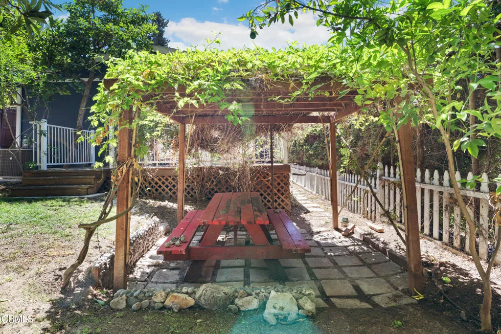 Los Angeles, California 90065, United States, 3 Bedrooms Bedrooms, ,2 BathroomsBathrooms,Residential,Active,196564