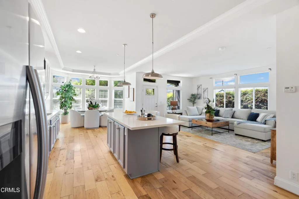 Los Angeles, California 90065, United States, 3 Bedrooms Bedrooms, ,2 BathroomsBathrooms,Residential,Active,196564