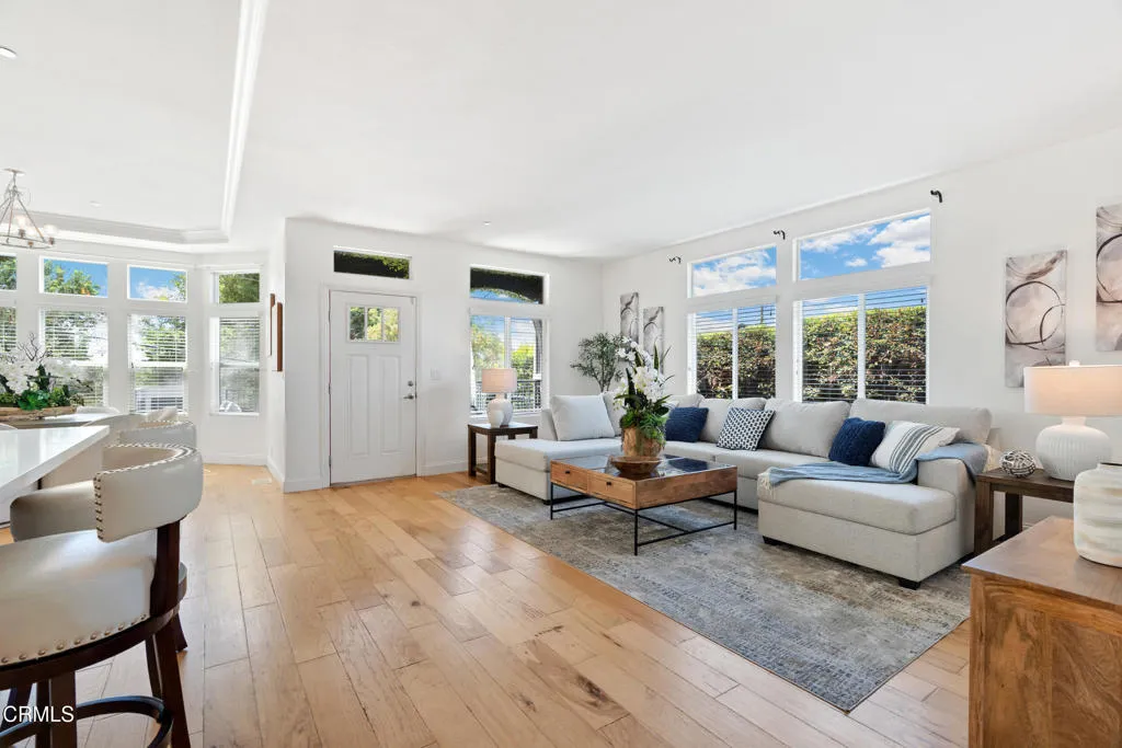 Los Angeles, California 90065, United States, 3 Bedrooms Bedrooms, ,2 BathroomsBathrooms,Residential,Active,196564