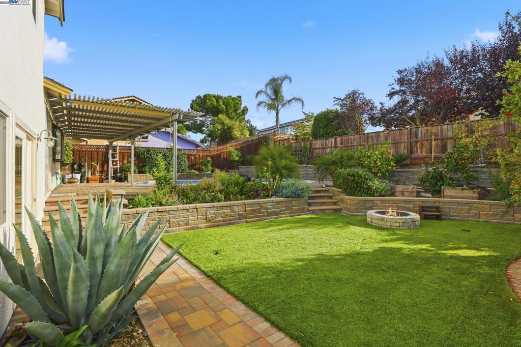 VINTAGE HILLS - Residential