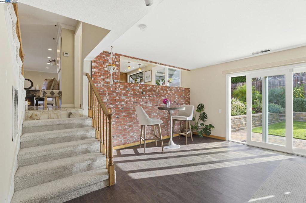 VINTAGE HILLS - Residential