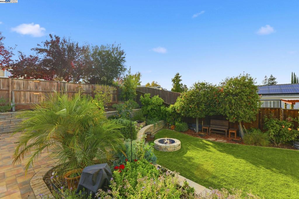 VINTAGE HILLS - Residential