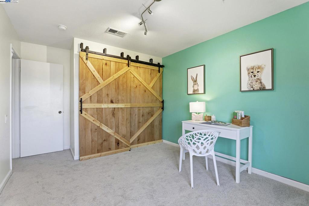 VINTAGE HILLS - Residential