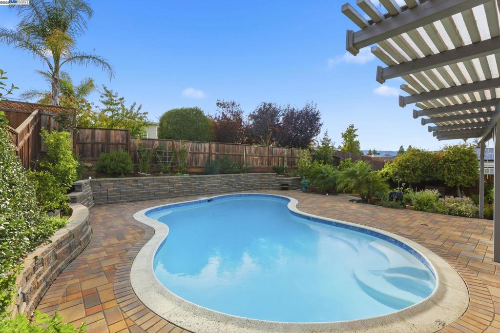 VINTAGE HILLS - Residential