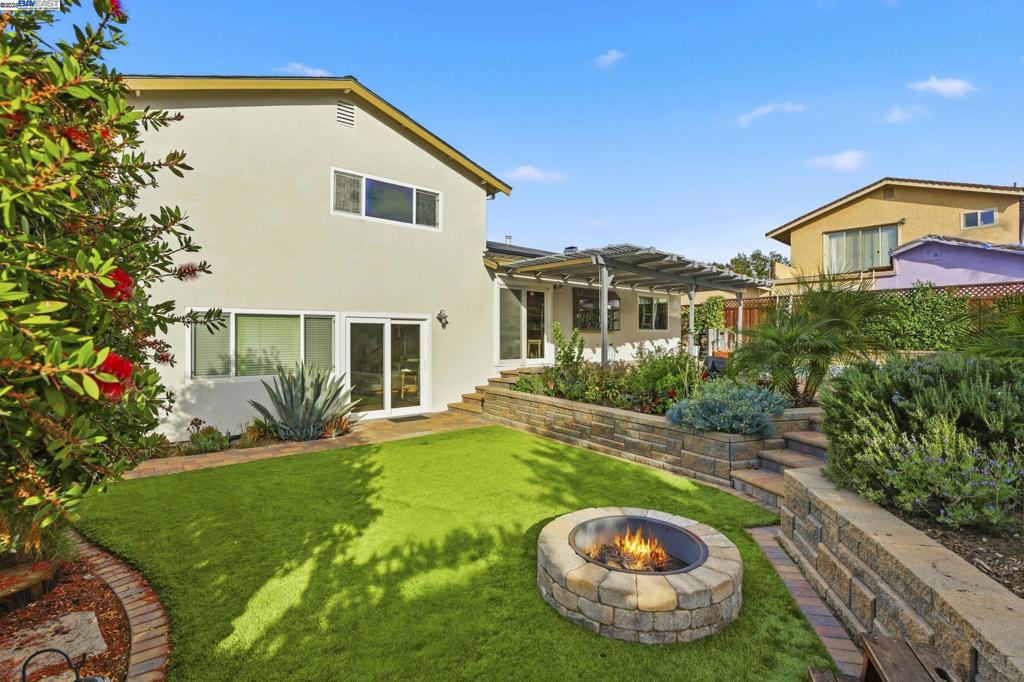 VINTAGE HILLS - Residential