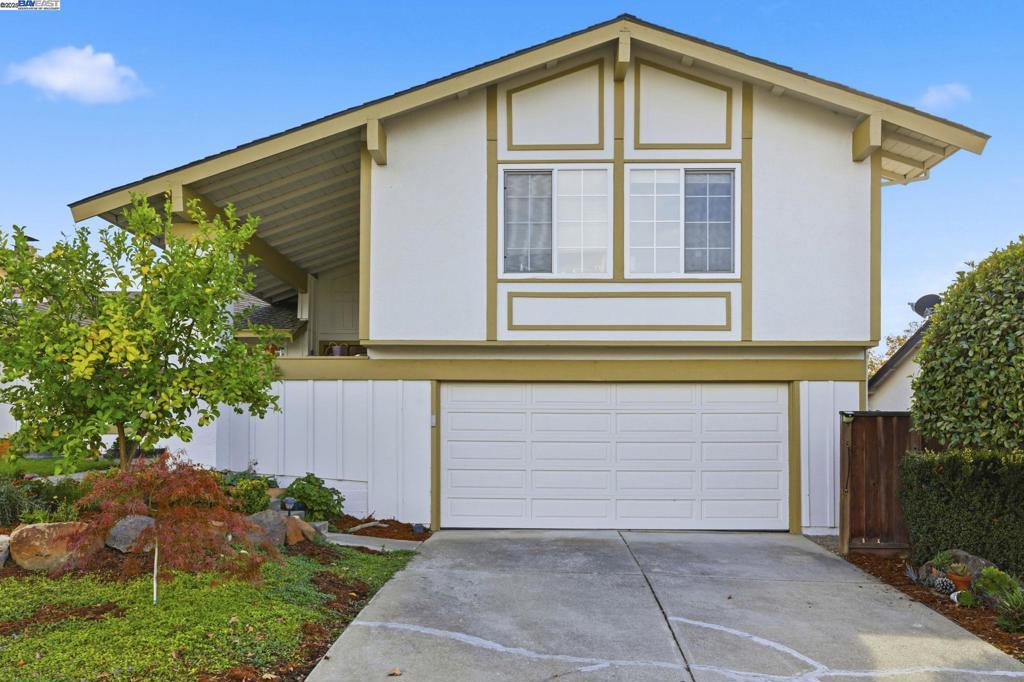 Properties 4 631 Claret Ct