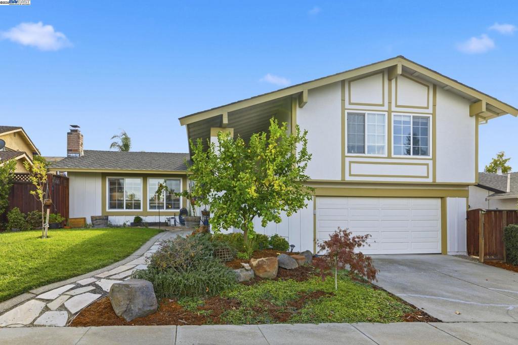 VINTAGE HILLS - Residential