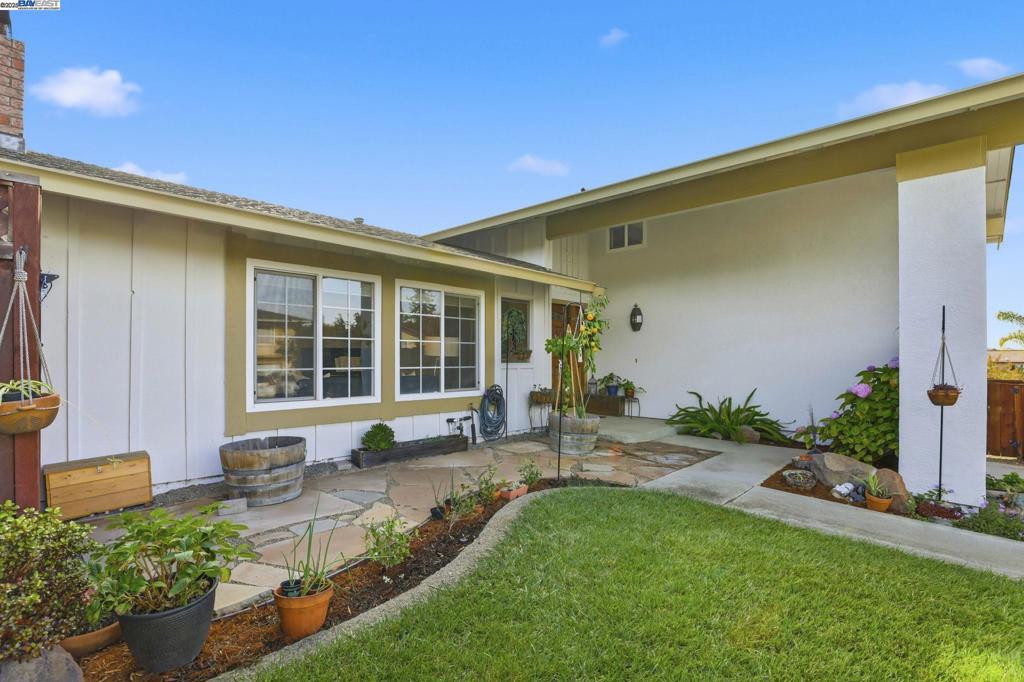 VINTAGE HILLS - Residential