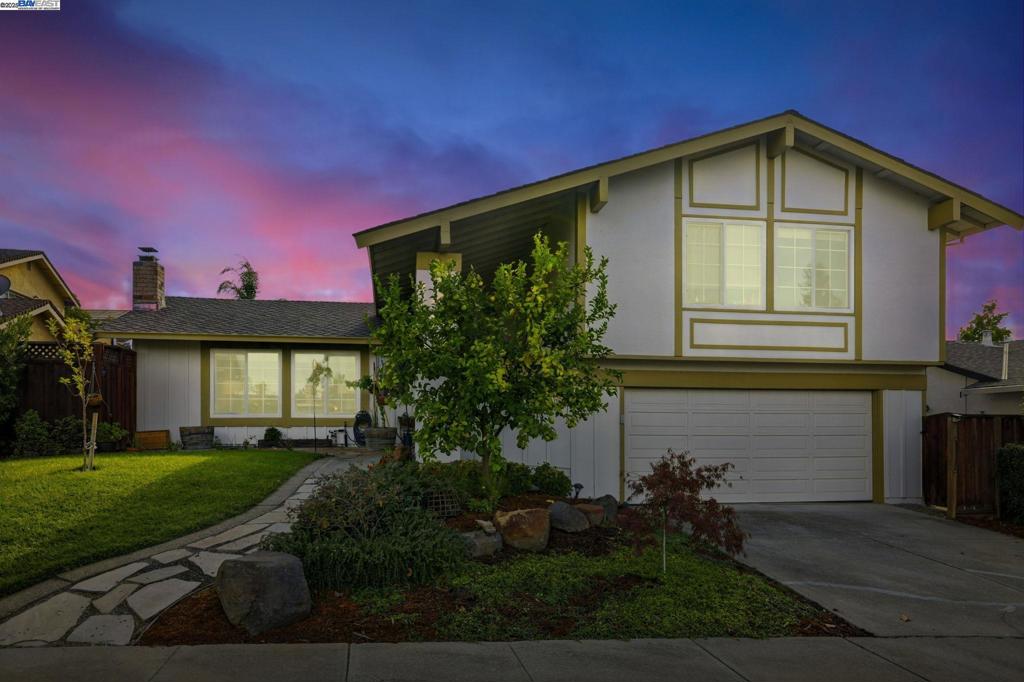 Properties 2 631 Claret Ct