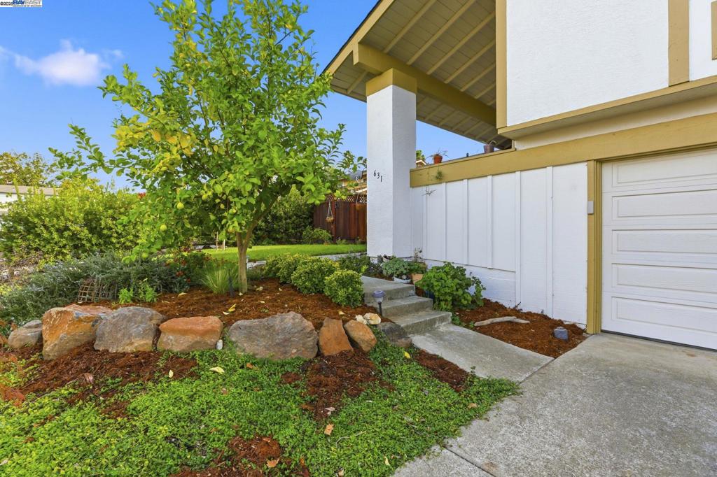 VINTAGE HILLS - Residential