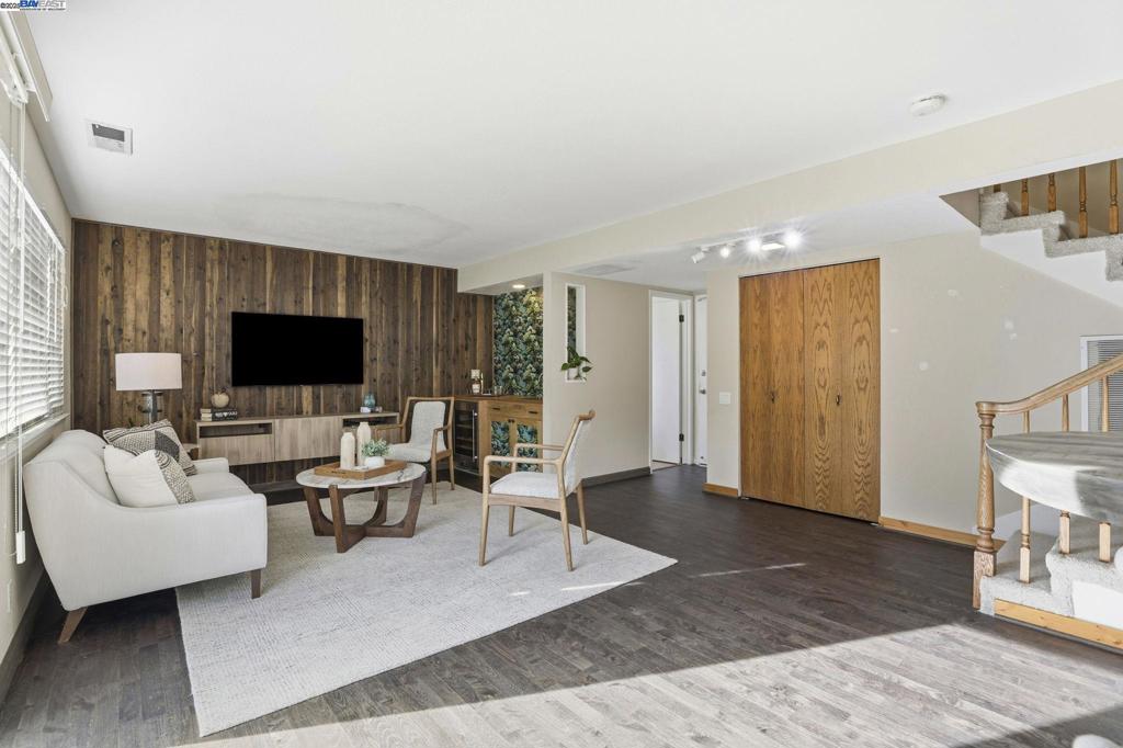 VINTAGE HILLS - Residential