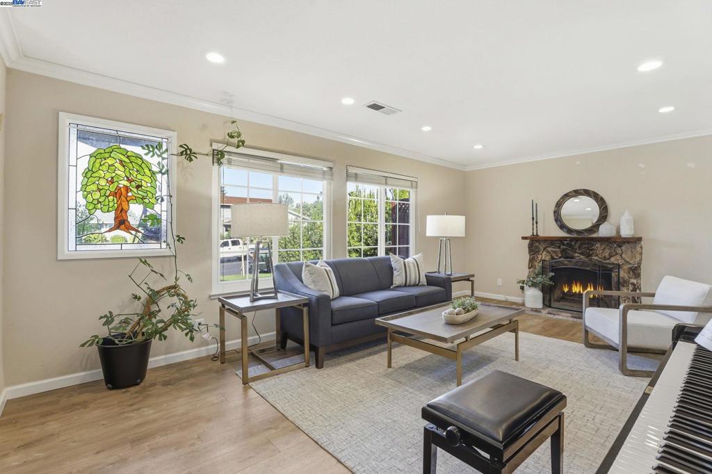 VINTAGE HILLS - Residential