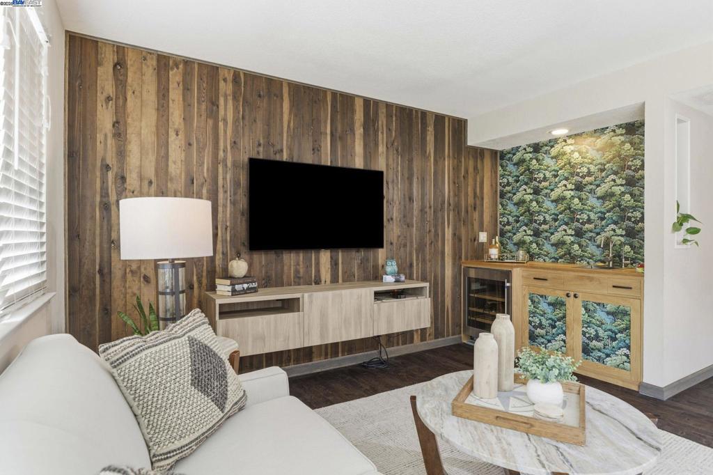 VINTAGE HILLS - Residential