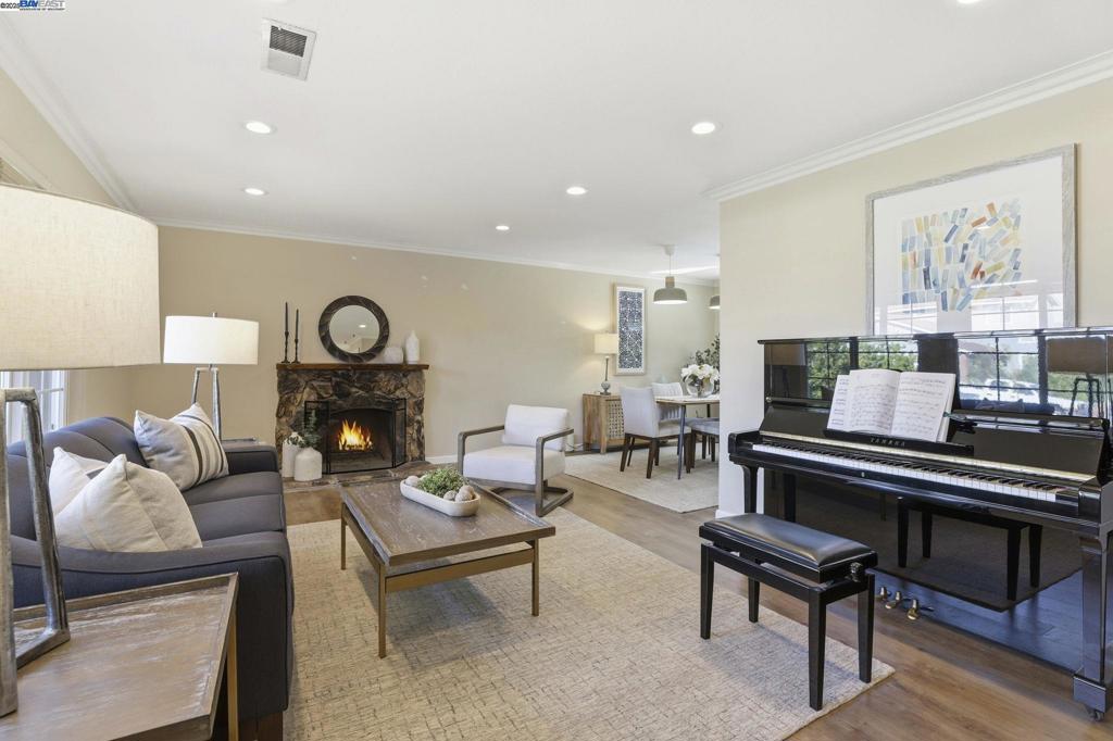 VINTAGE HILLS - Residential