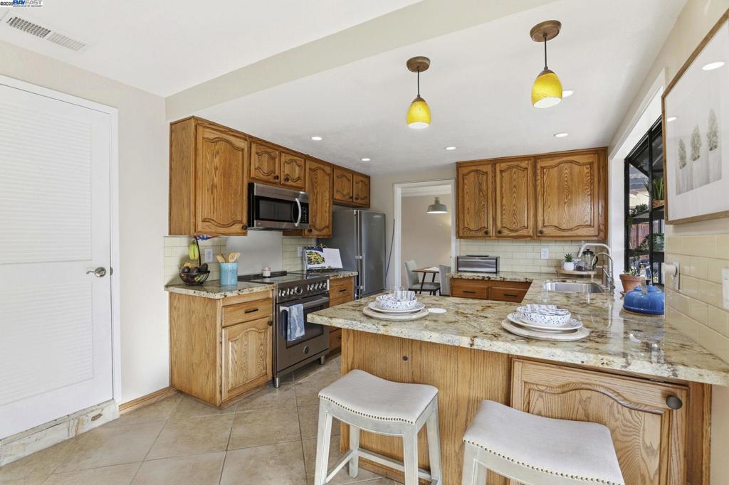 VINTAGE HILLS - Residential