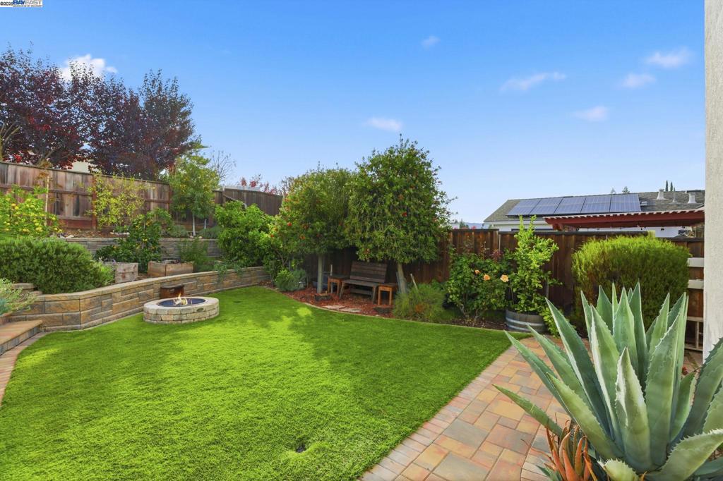 VINTAGE HILLS - Residential