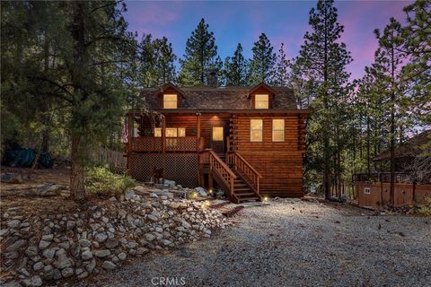 Photo of 1521 Dogwood Way, Pine Mountain Club, CA 93222 (MLS # SR26099528)