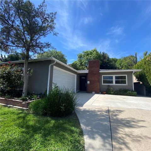 Photo of 5009 Catalon AVE, Woodland Hills, CA 91364 (MLS # SR26153236)