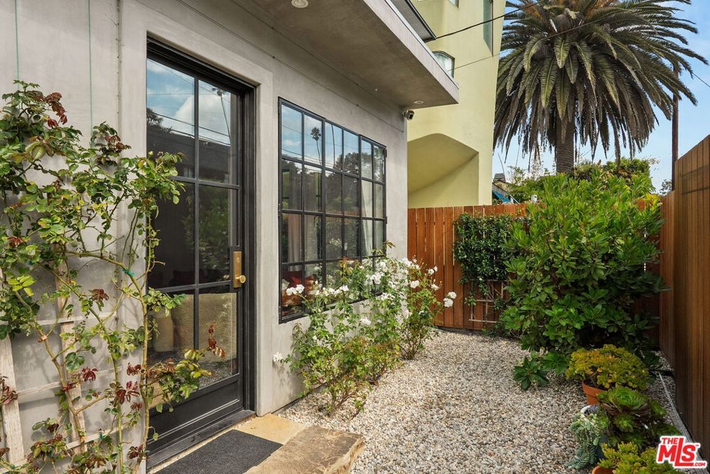 Photo of 207 Entrada Drive, Santa Monica, CA 90402 (MLS # 25608105)