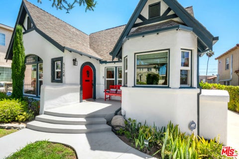 Photo of 5124 S Mullen Avenue, Los Angeles, CA 90043 (MLS # 26860467)