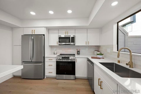 Photo of 955 Intrepid CT, Del Mar, CA 92014 (MLS # 260025904SD)