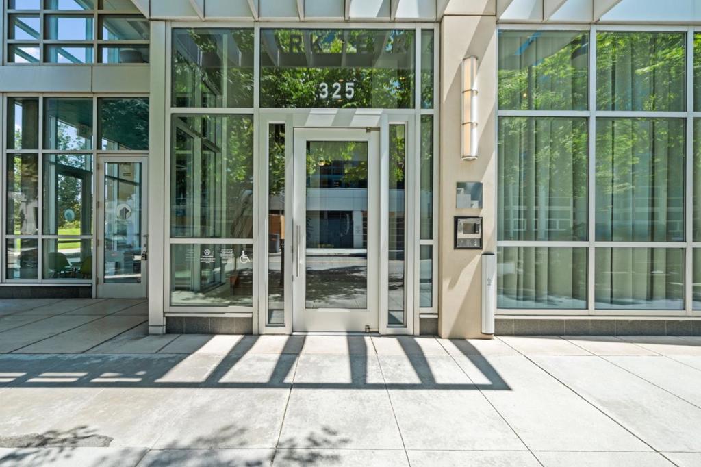 Rare top-floor opportunity! This spacious one-bedroom home at Park Terrace is flooded with natural light through oversized windows, offering serene waterfront views. The large bedroom features a walk-in closet, and the open layout includes a private balcony, granite counters, stainless appliances, and hardwood floors. Park Terrace recently completed a full renovation of all common areas. Enjoy a fresh, modern building! Amenities include fitness center, BBQ courtyard, on-site management, and secure entry. Live steps from Mission Bays best: Oracle Park, Guss Market, Mission Bay library, Caltrain, Muni, parks, cafes, and waterfront trails. Opportunities like this in Mission Bays waterfront community don't come often!