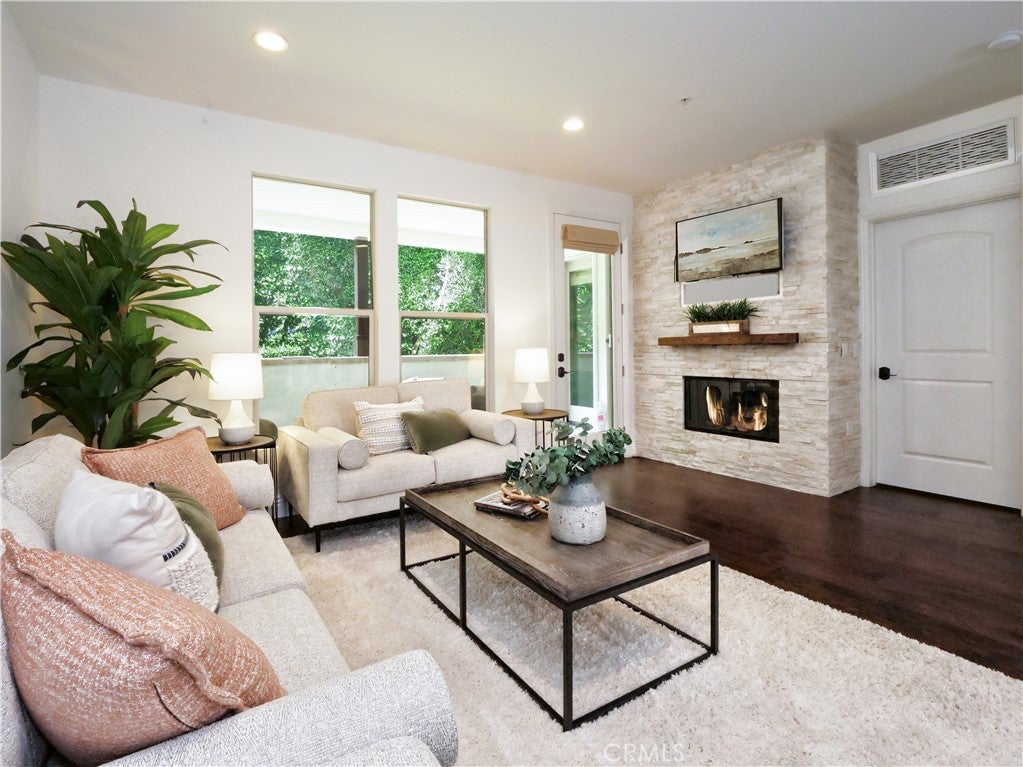 28220 Highridge 208