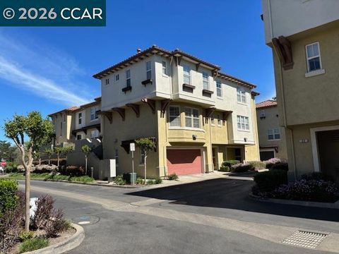 Photo of 13 Picasso Ct Ct, Pleasant Hill, CA 94523 (MLS # 41128911)