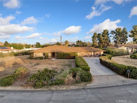 Photo of 19213 Tecumseh RD, Apple Valley, CA 92307 (MLS # HD26097901)