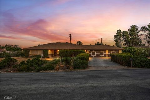 Photo of 19213 Tecumseh RD, Apple Valley, CA 92307 (MLS # HD26097901)