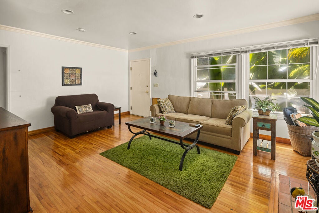 6732 W 86th Place