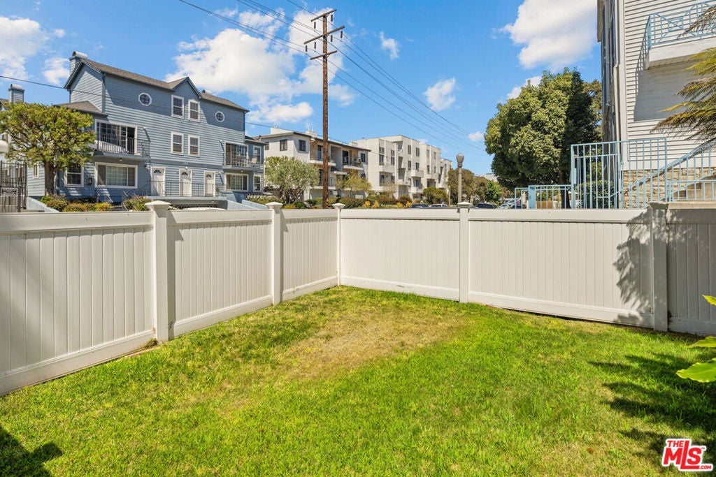 6732 W 86th Place
