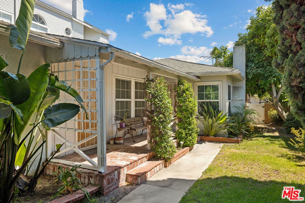 6732 W 86th Place