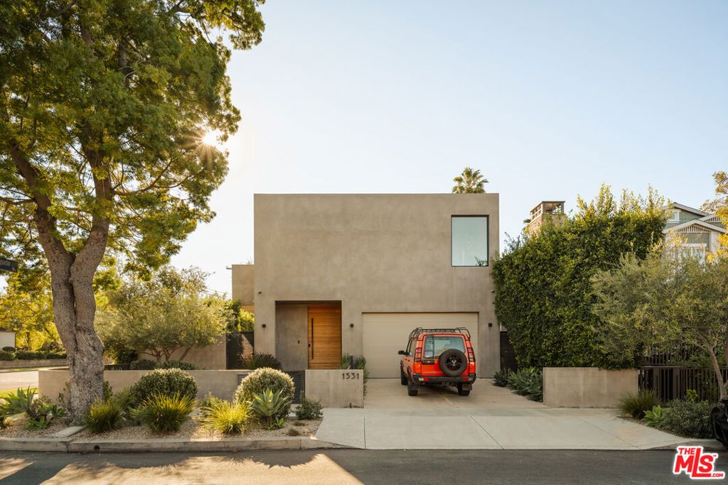 Photo of 1531 Louella Avenue, Venice, CA 90291 (MLS # 26661043)