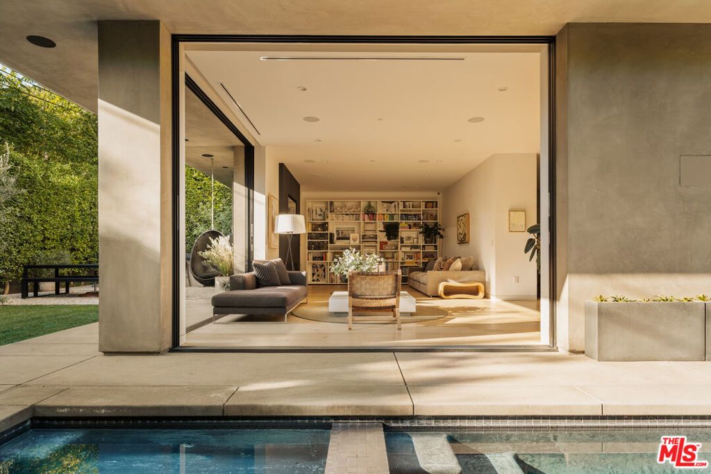 Photo of 1531 Louella Avenue, Venice, CA 90291 (MLS # 26661043)