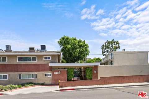 Photo of 4610 Densmore Avenue #12, Encino, CA 91436 (MLS # 25570559)