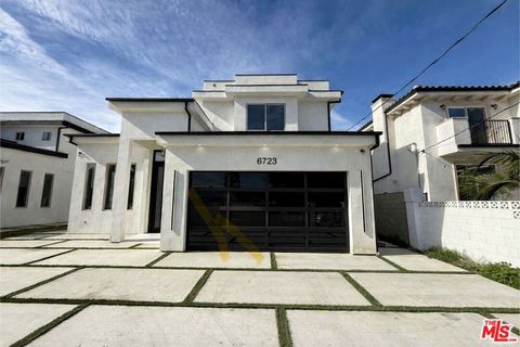 Photo of 6723 Sunnyslope Avenue, Van Nuys, CA 91401 (MLS # 26660825)