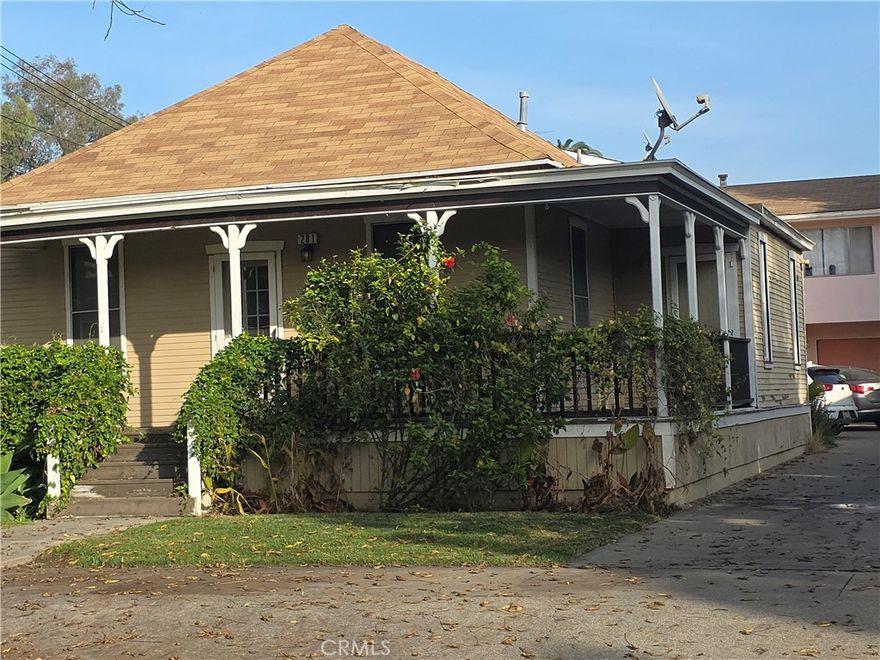 Incredible location in Old Towne Orange adjacent to Chapman University and walking distance to the vibrant Old Towne Orange district offering all your dining and entertainment needs. The home is the front house and there is an adjoining 3-plex apartment building to the rear, so there is no rear yard. There is a spacious wrap around front deck to enjoy the great weather and scenery of Old Town.